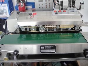 Máquina de sellado de bolsas de máscara plástica semiautomática